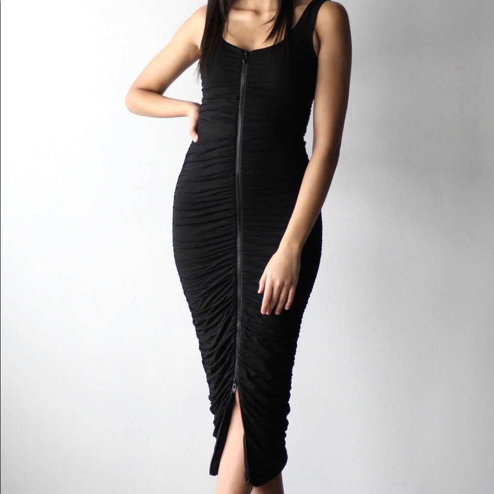 Emmy Deveaux COMPRESSION RUCHED ZIPPER BODYCON dress